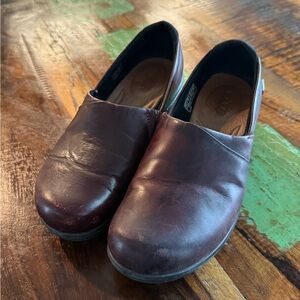 Keen Women’s Slip-On Leather Shoes in Dark Burgundy